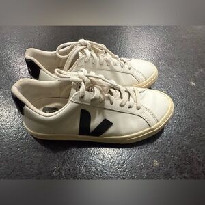 Veja Women’s Size 7 EU 38 Lace Up Low Top Casual Shoes Leather